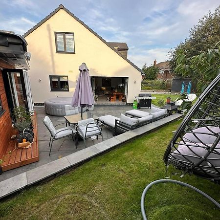 Modern Harrogate House Sleeps 10, Cinema Room & Hot Tub Dış mekan fotoğraf